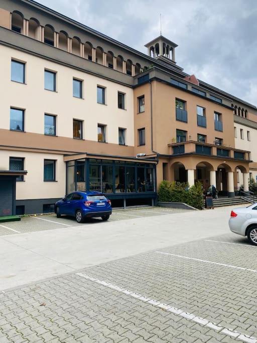 Residence Park Lovely Apartman With Private Parking Kysucke Nove Mesto Exteriör bild