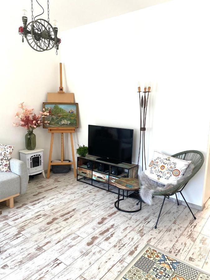 Residence Park Lovely Apartman With Private Parking Kysucke Nove Mesto Exteriör bild