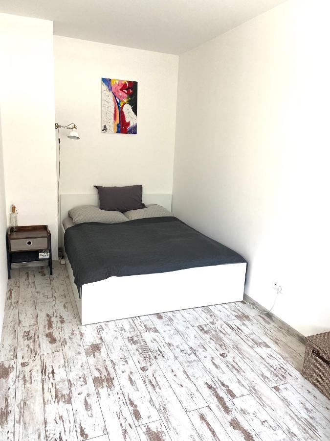 Residence Park Lovely Apartman With Private Parking Kysucke Nove Mesto Exteriör bild